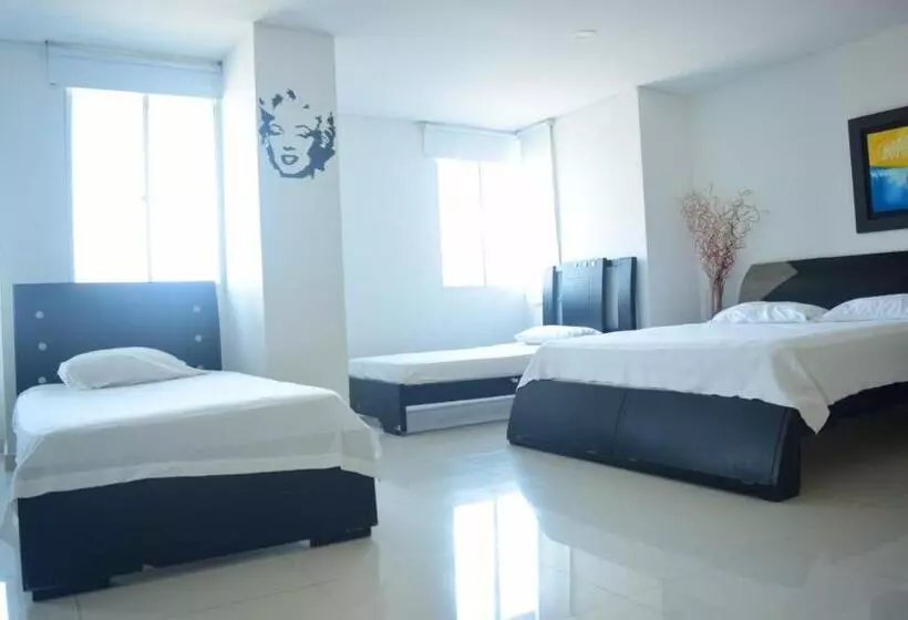 Fotos del hotel Intersuites:  20