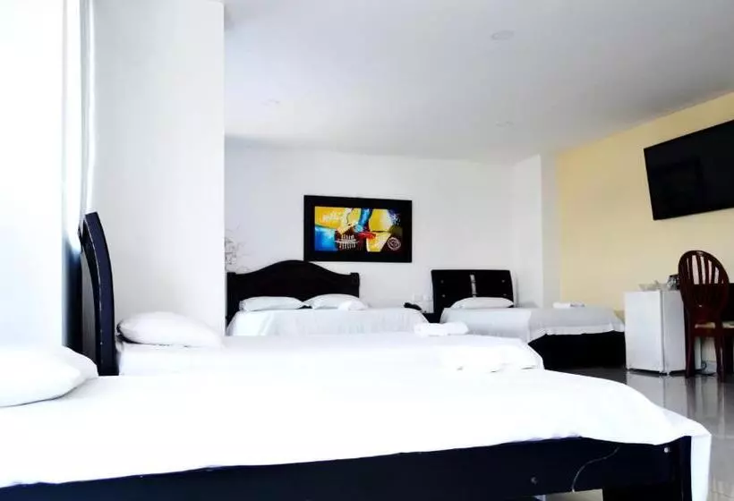 Fotos del hotel Intersuites:  6