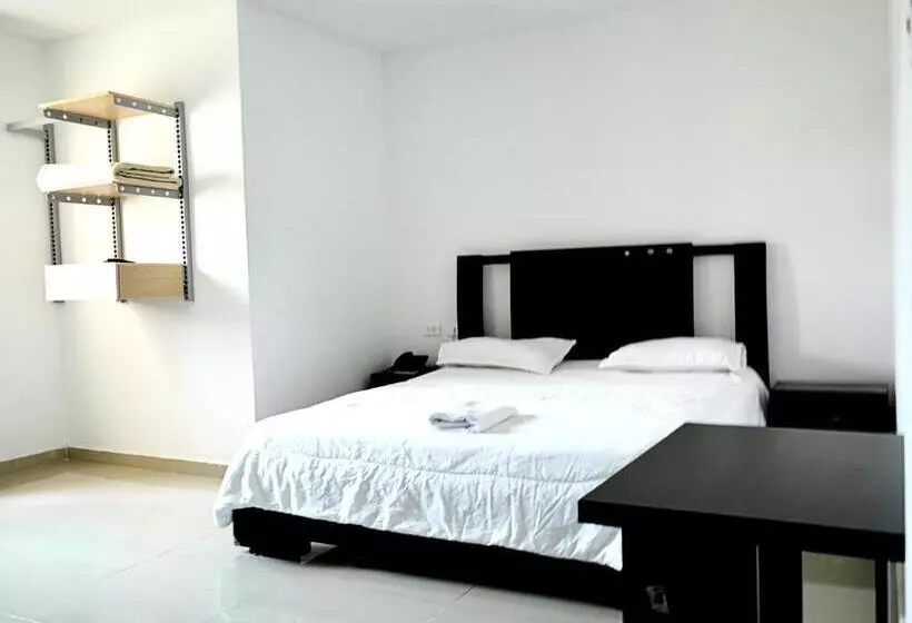 Fotos del hotel Intersuites:  16