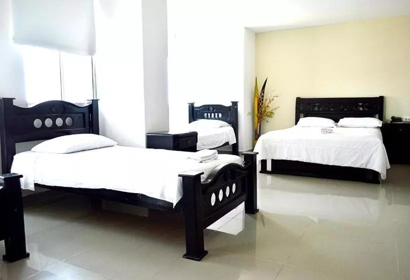 Fotos del hotel Intersuites:  13