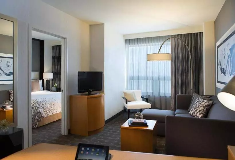 Renaissance Chicago O’hare Suites