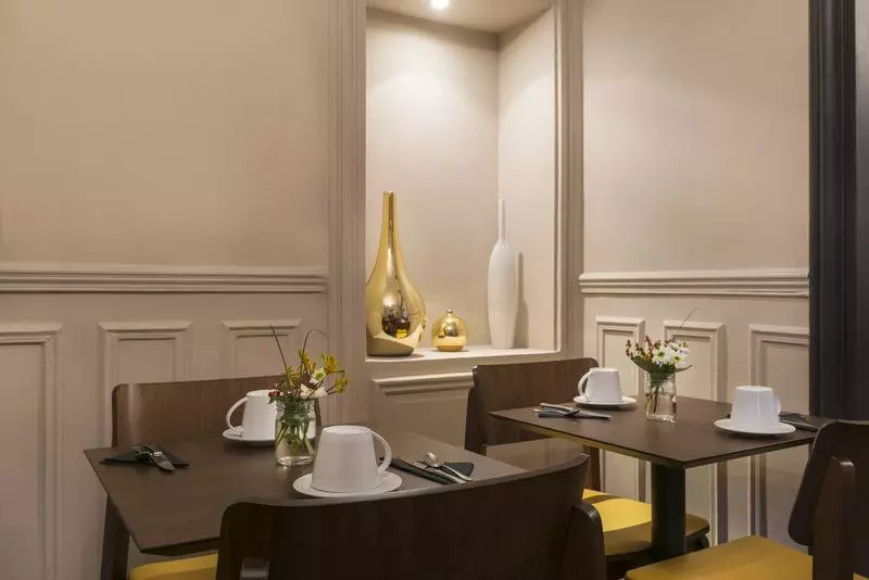 Fotos del hotel Hôtel De La Porte Dorée:  5