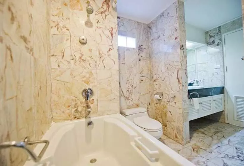 Fotos del hotel Kingston Suites Bangkok  Sha Extra Plus:  11