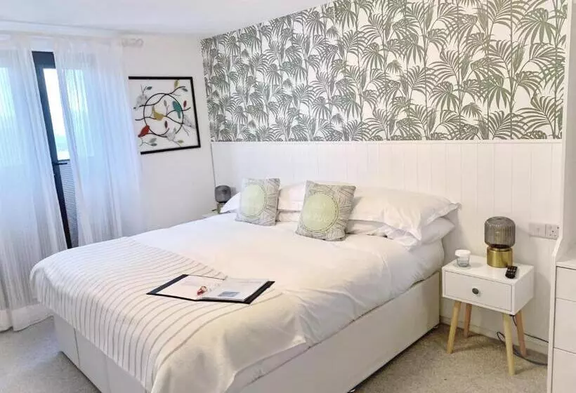 Porth Beach Hotel