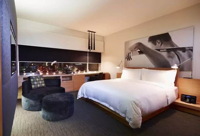 Le Germain Hotel Maple Leaf Square