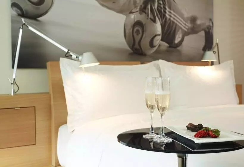 Fotos del hotel Le Germain Hotel Maple Leaf Square:  5