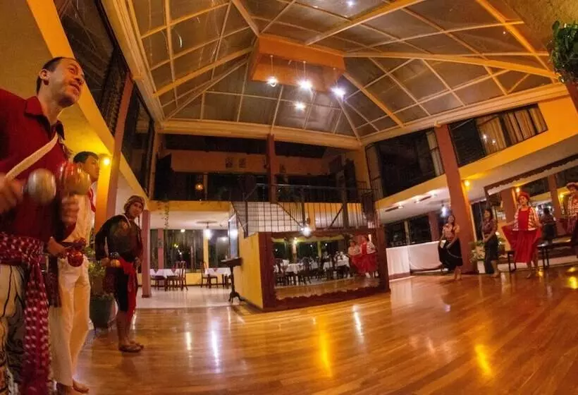 Posada De Don Rodrigo Panajachel