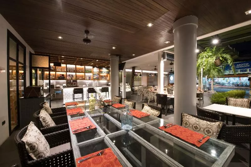 Fotos del hotel Sawaddi Patong Resort & Spa by Tolani:  17