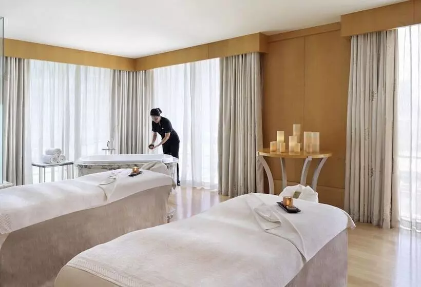 Fotos del hotel The Ritz-carlton, Dubai International Financial Centre:  2