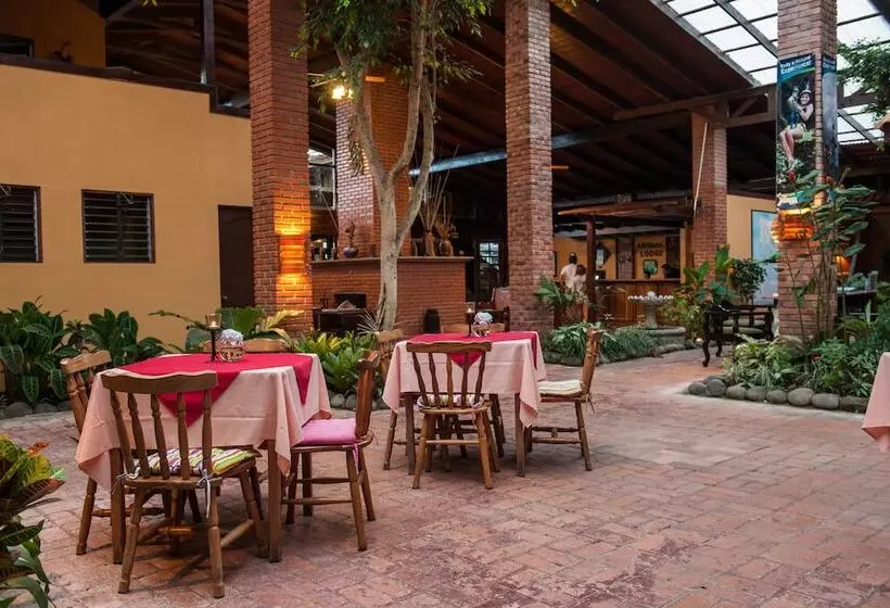 Fotos del hotel Arenal Lodge:  2