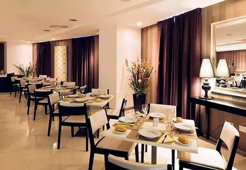 Fotos del hotel Yit Vía Sevilla Mairena:  5