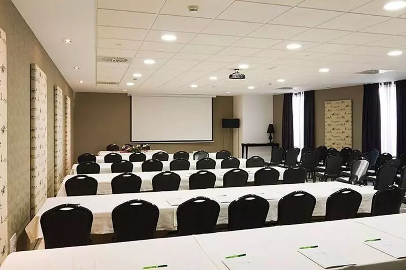 Fotos del hotel Yit Vía Sevilla Mairena:  6