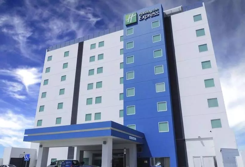 Fotos del hotel Holiday Inn Express Merida, An Ihg:  9