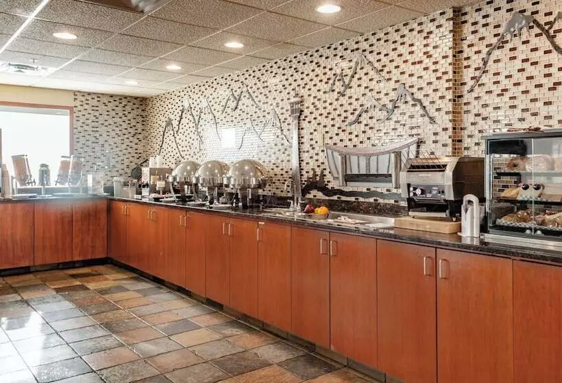 Fotos del hotel Service Plus Inns & Suites Calgary:  3