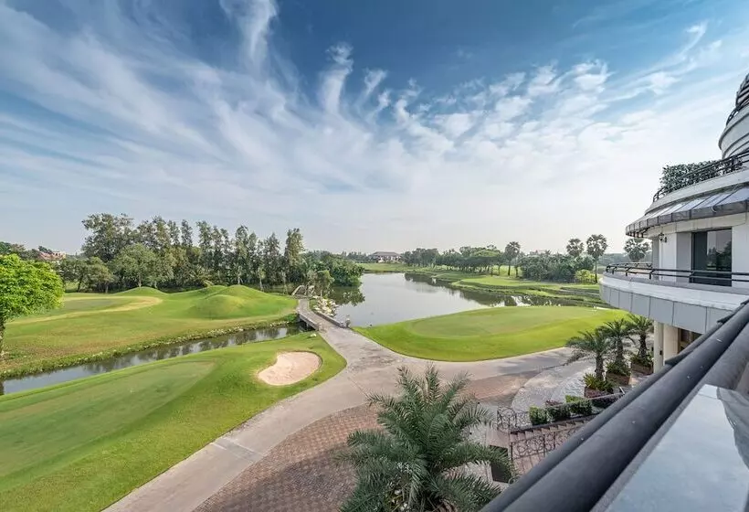 Fotos del hotel Summit Windmill Golf Residence:  9