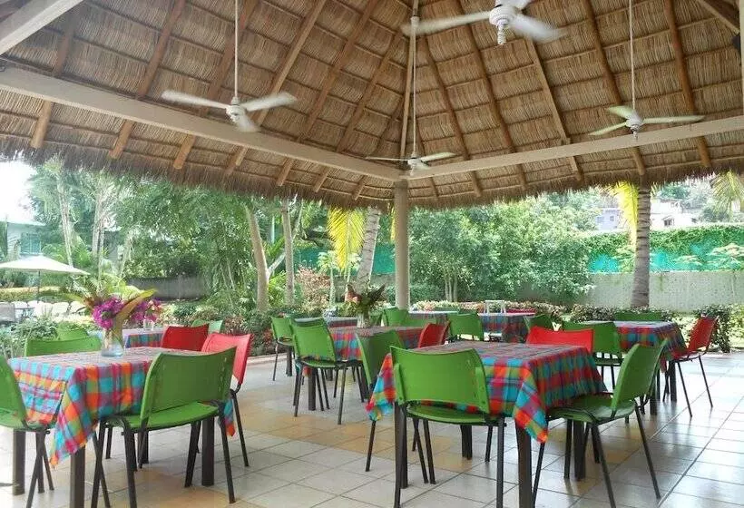 Fotos del hotel Capital O  Parotas:  3