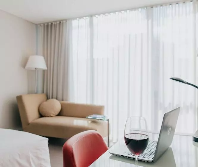 Novotel Newcastle Beach