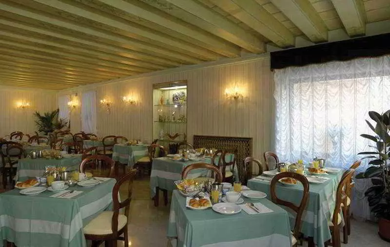 Fotos del hotel Albergo Basilea:  2