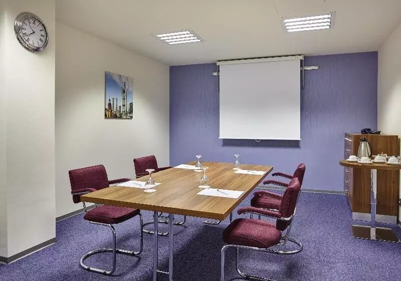 Fotos del hotel Premier Inn Frankfurt City Hauptbahnhof Hotel:  5