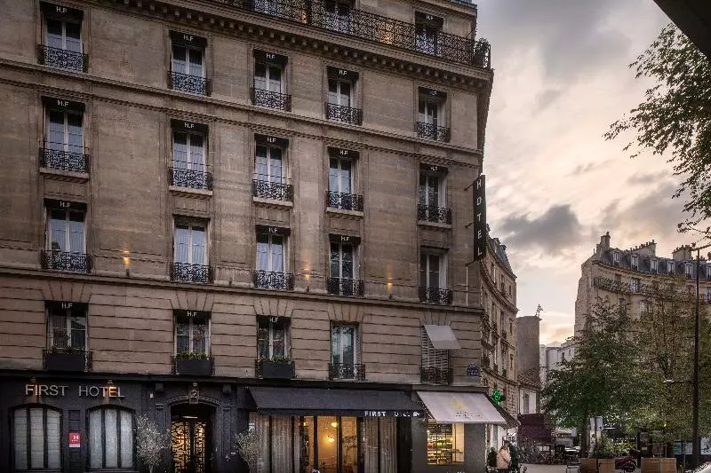 Fotos del hotel First Hotel Paris  Tour Eiffel:  9