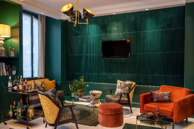 Fotos del hotel First Hotel Paris  Tour Eiffel:  2