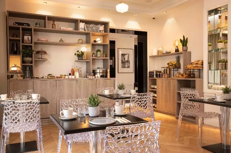 Fotos del hotel First Hotel Paris  Tour Eiffel:  16