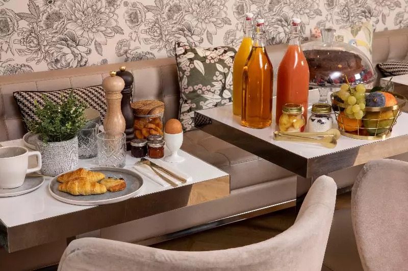 Fotos del hotel First Hotel Paris  Tour Eiffel:  6