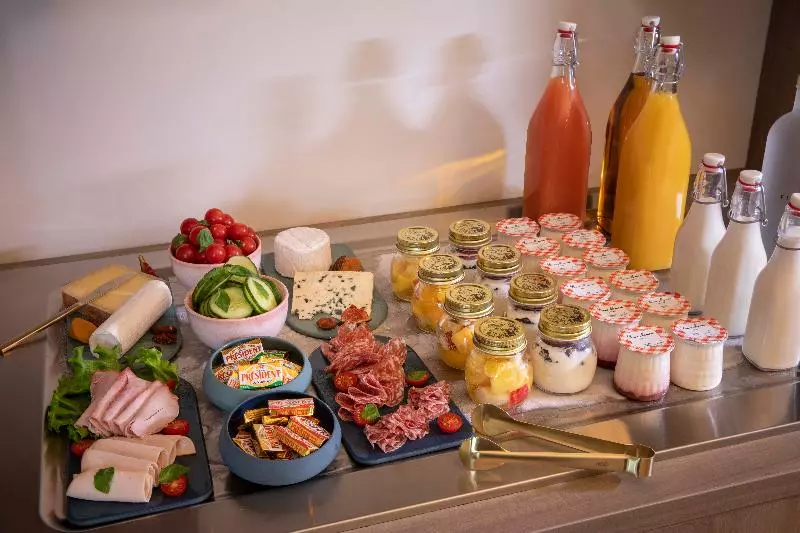 Fotos del hotel First Hotel Paris  Tour Eiffel:  4