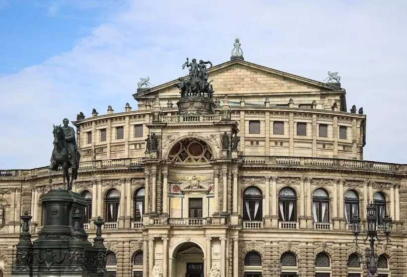 Fotos del hotel Relais & Châteaux Bülow Palais:  12