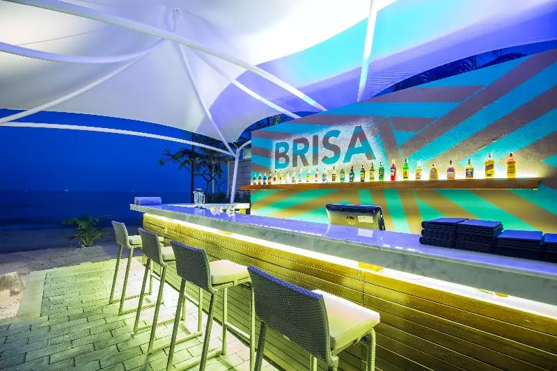 Fotos del hotel Yaiya Resort:  3