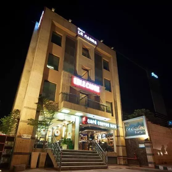 Le Cadre @ Kailash Metro