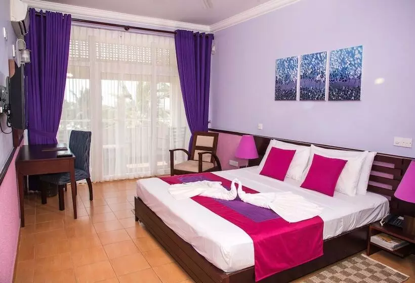 Fotos del hotel Paradise Beach:  2