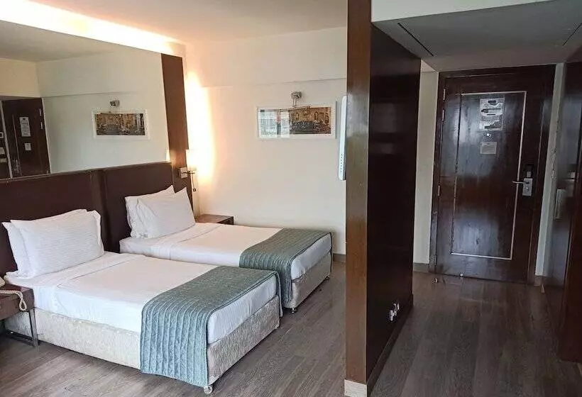 Fotos del hotel St Laurn Koregaon Park Pune:  14