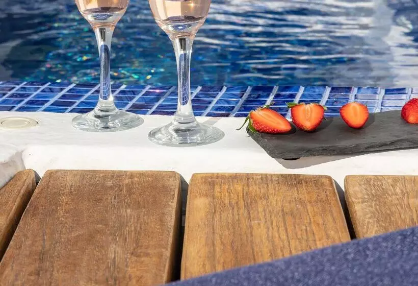 Fotos del hotel Ikies Santorini:  4