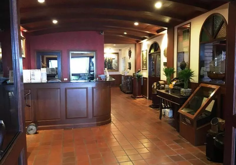 Fotos del hotel Jomtien Boathouse:  2