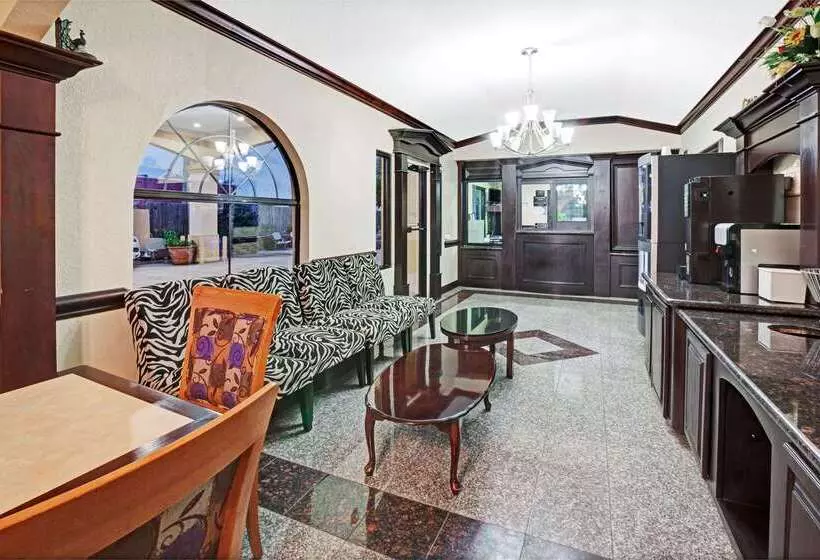 Fotos del hotel Super 8 By Wyndham Houston Hobby Airport South:  2