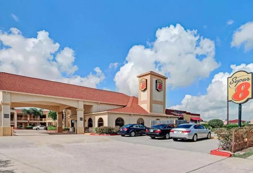 Fotos del hotel Super 8 By Wyndham Houston Hobby Airport South:  5