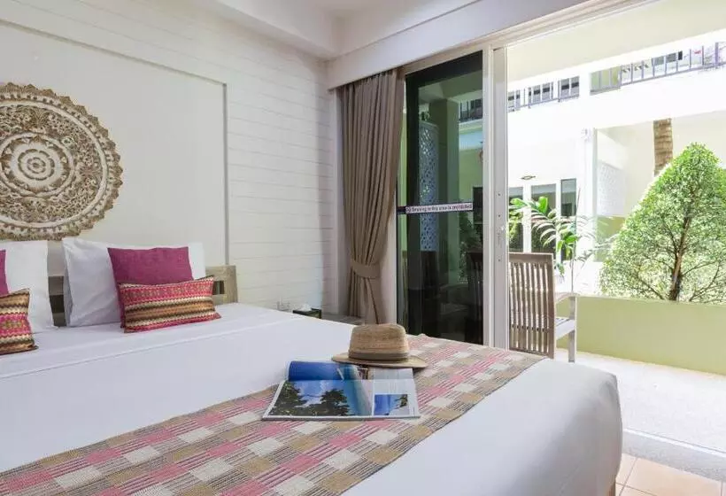 Ark Bar Beach Resort