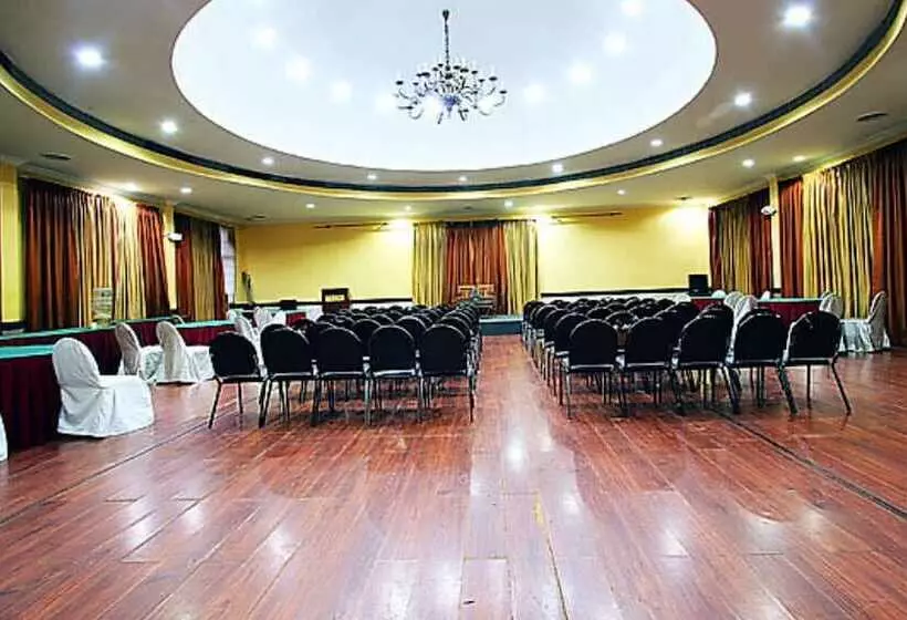 Fotos del hotel The Woods Manor Mg Road:  18