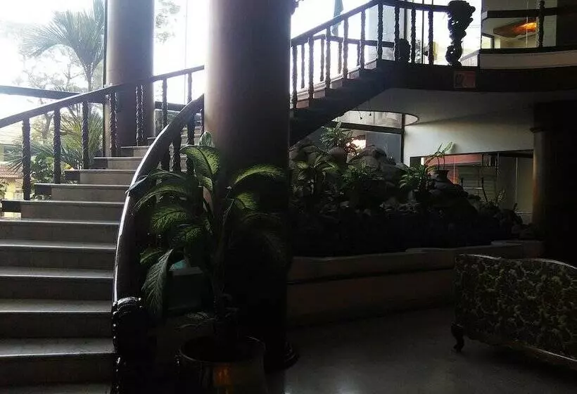 Fotos del hotel The Woods Manor Mg Road:  7