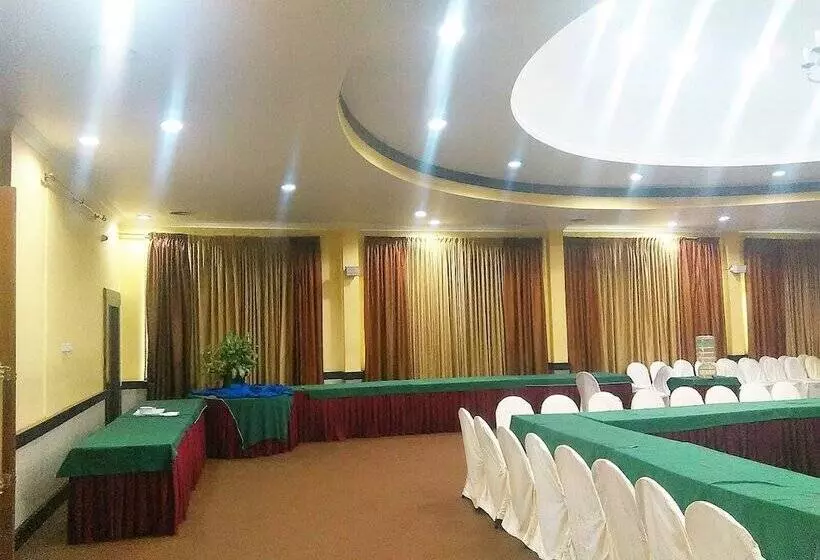 Fotos del hotel The Woods Manor Mg Road:  21