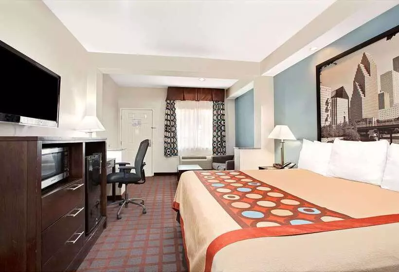 Fotos del hotel Super 8 By Wyndham Houston North I-45:  11