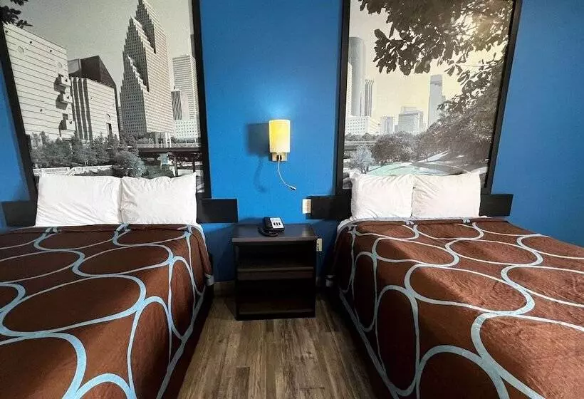 Super 8 By Wyndham Houston North I-45