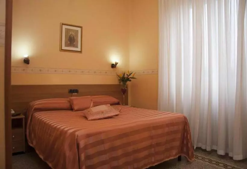 Fotos del hotel Casa La Salle - Casa Religiosa:  19