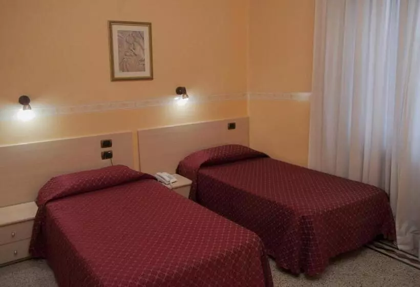 Fotos del hotel Casa La Salle - Casa Religiosa:  7