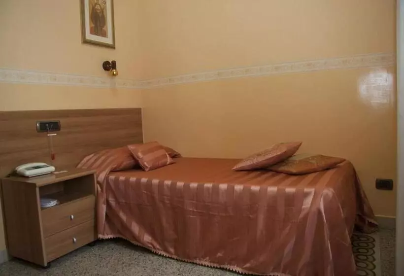 Fotos del hotel Casa La Salle - Casa Religiosa:  12