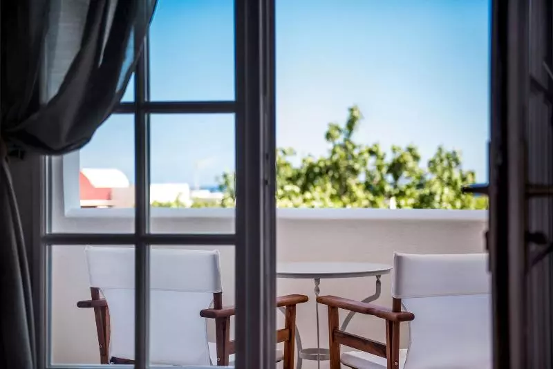 Fotos del hotel Lavarock Santorini:  3