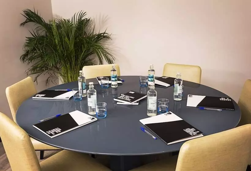 Fotos del hotel One Shot Luchana 22:  4