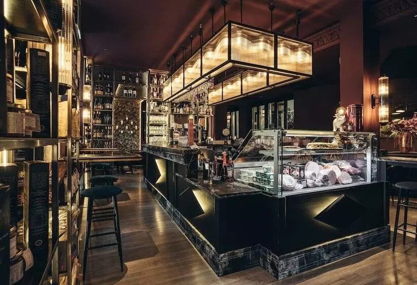 Fotos del hotel One Shot Luchana 22:  3