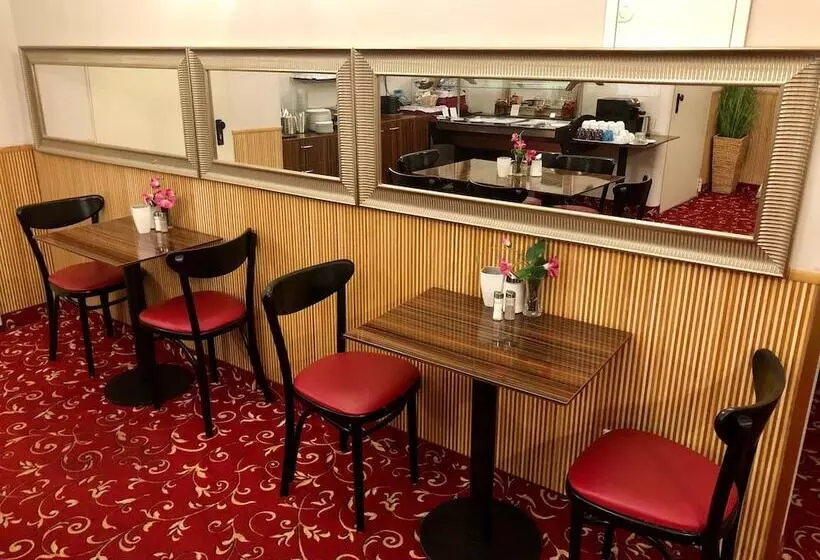 Fotos del hotel Pension Baron Am Schottentor:  10